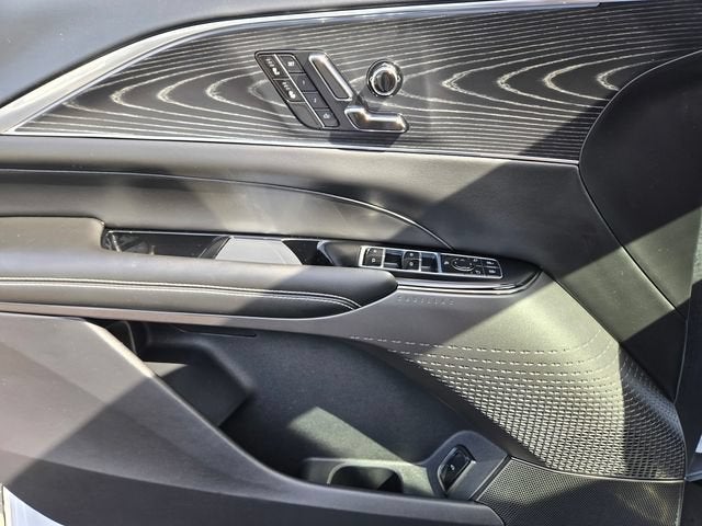 2024 Cadillac LYRIQ Luxury 1
