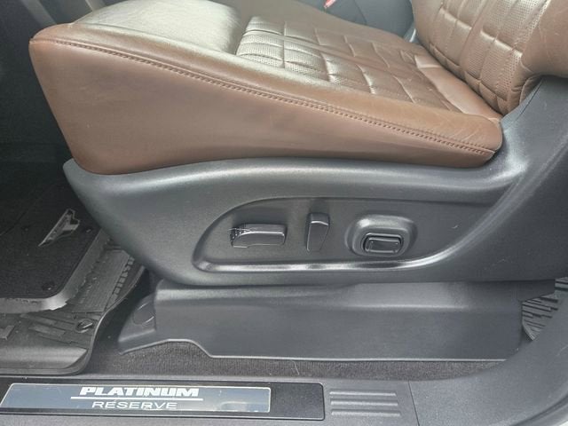 2023 Nissan TITAN Crew Cab Platinum Reserve 4x4