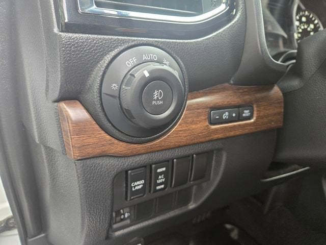 2023 Nissan TITAN Crew Cab Platinum Reserve 4x4