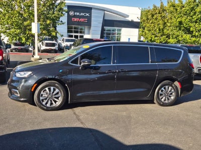 2023 Chrysler Pacifica Hybrid Touring L