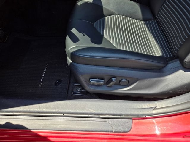 2023 Toyota Camry SE Hybrid