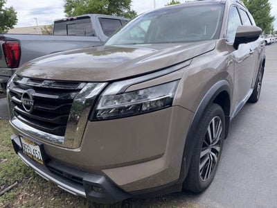 2023 Nissan Pathfinder Platinum