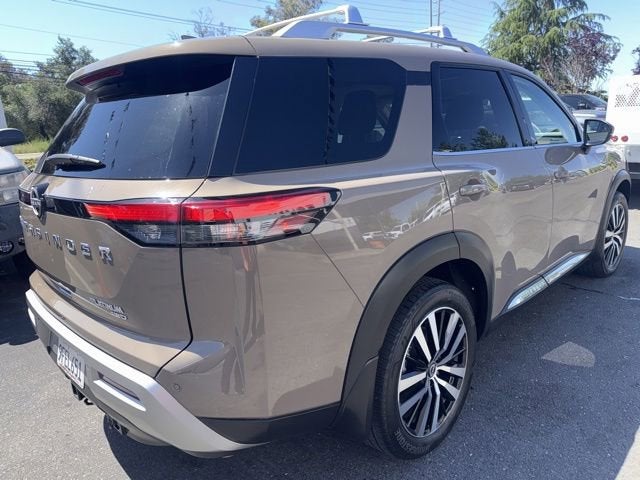 2023 Nissan Pathfinder Platinum