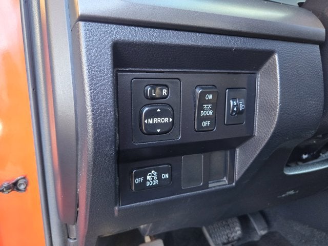 2017 Toyota Tundra SR5 5.7L V8