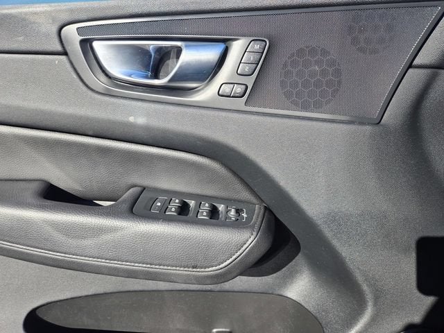 2022 Volvo XC60 Momentum
