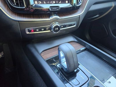 2022 Volvo XC60 Momentum