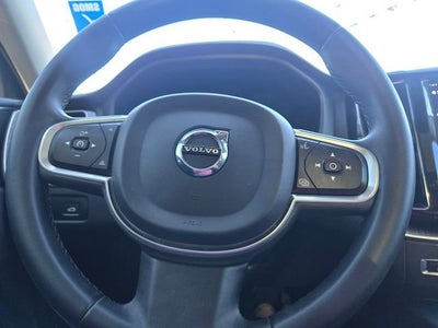 2022 Volvo XC60 Momentum
