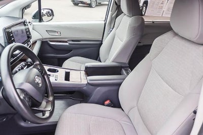 2023 Toyota Sienna LE
