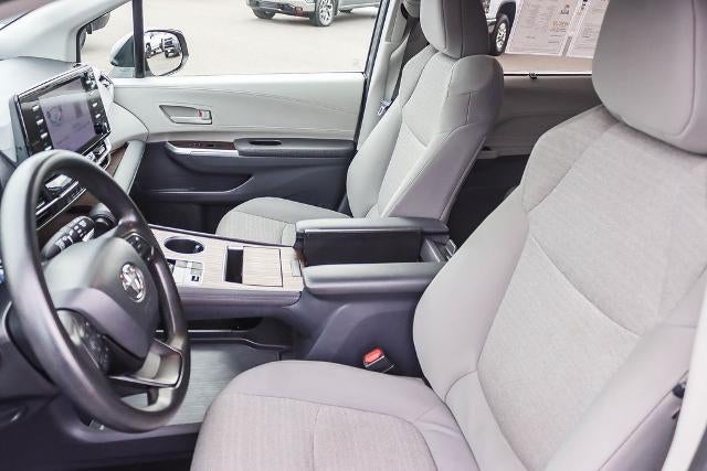 2023 Toyota Sienna LE
