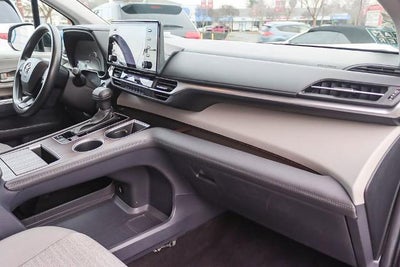 2023 Toyota Sienna LE