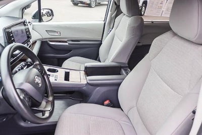 2023 Toyota Sienna LE