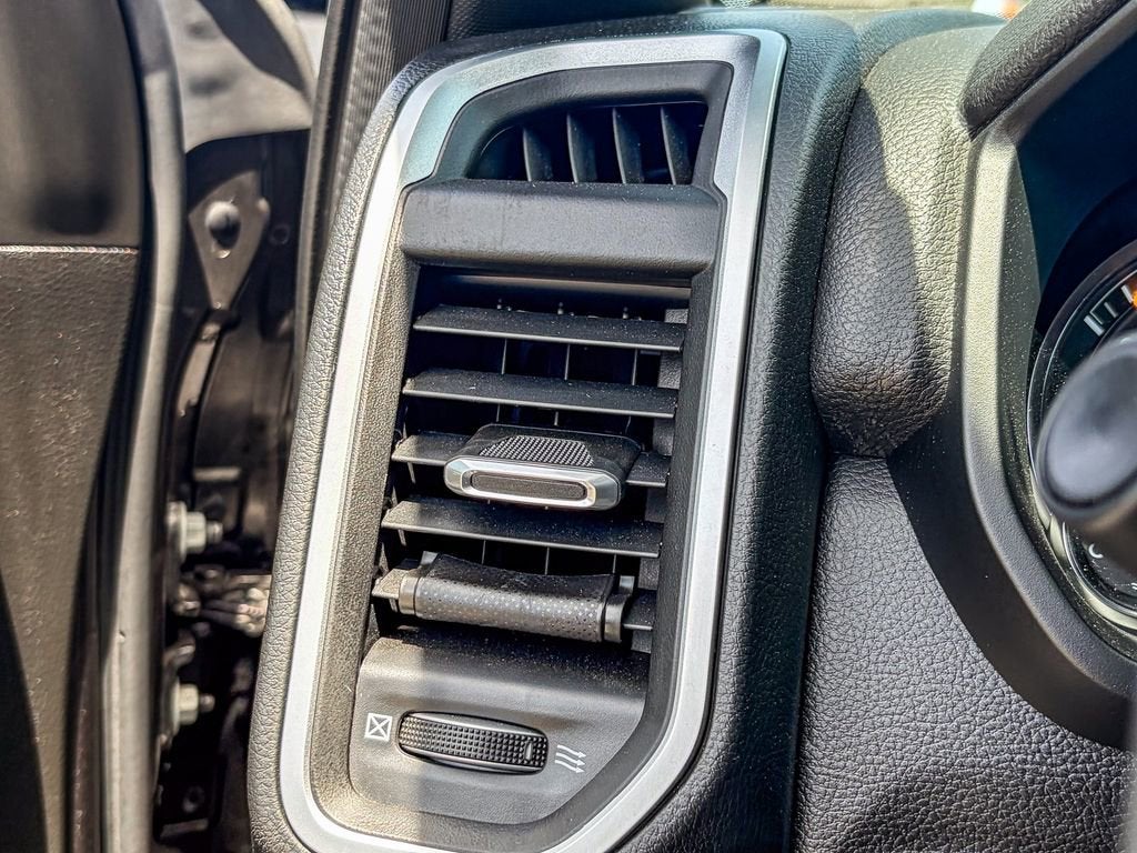 2023 RAM 1500 Big Horn Crew Cab 4x4 5'7" Box