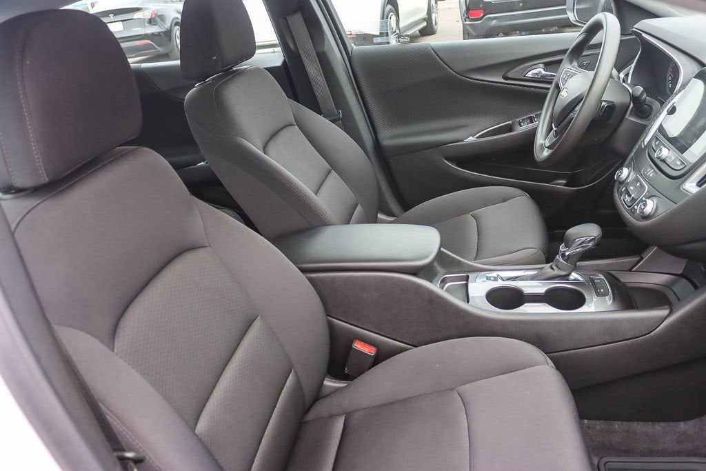 2025 Chevrolet Malibu LS