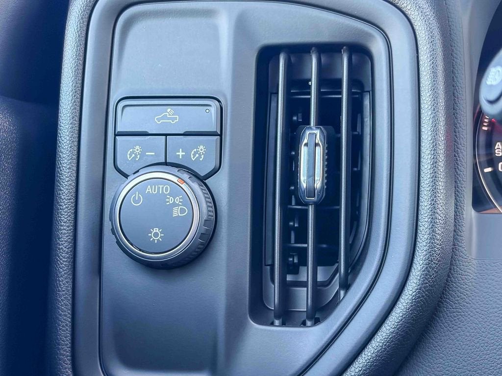 2025 Chevrolet Silverado 1500 Custom