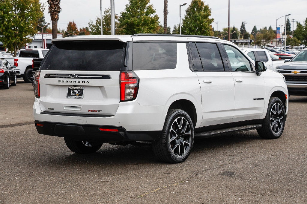 2023 Chevrolet Suburban RST