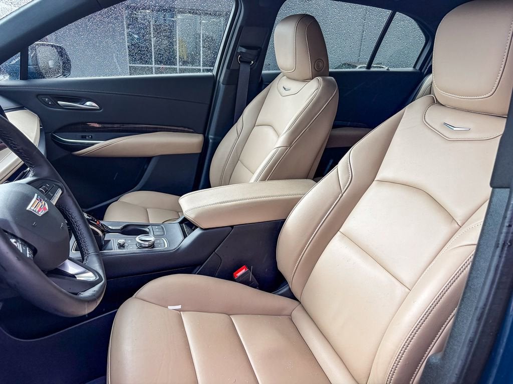 2025 Cadillac XT4 Premium Luxury