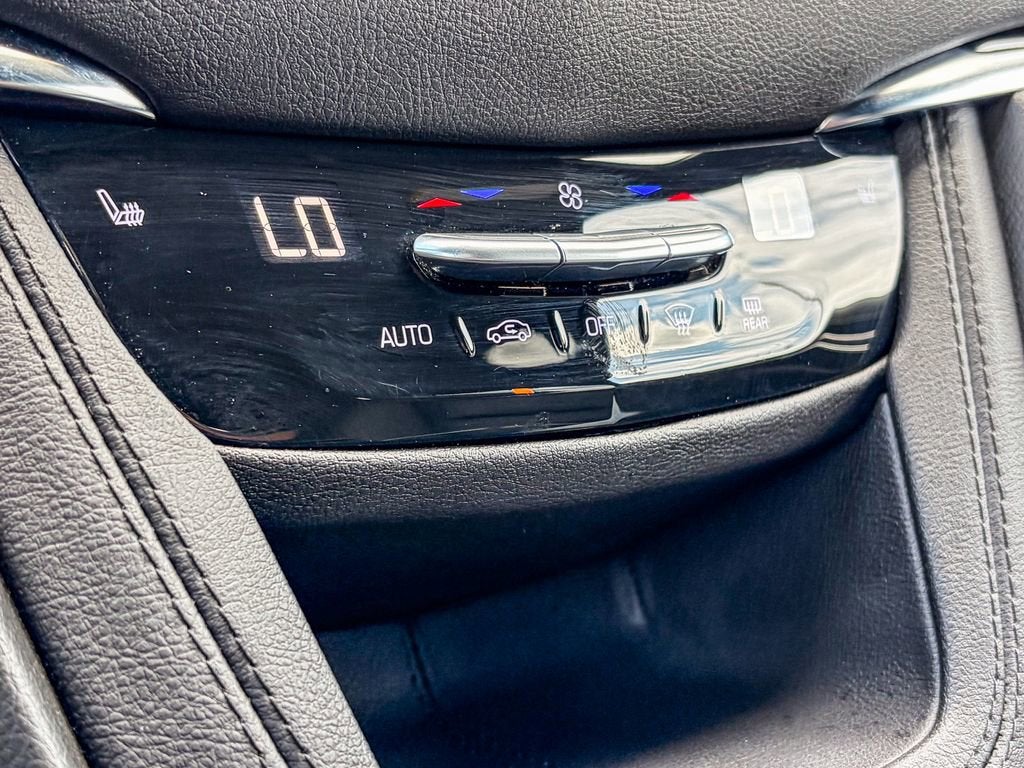 2025 Cadillac XT6 Luxury
