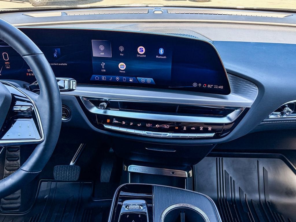 2025 Cadillac LYRIQ Luxury 1