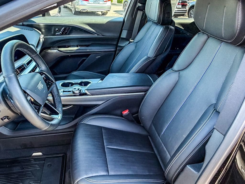 2025 Cadillac LYRIQ Luxury 1