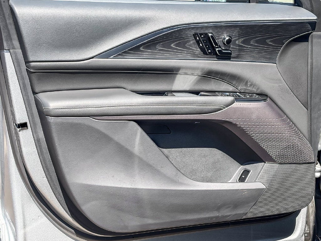 2025 Cadillac LYRIQ Luxury 1