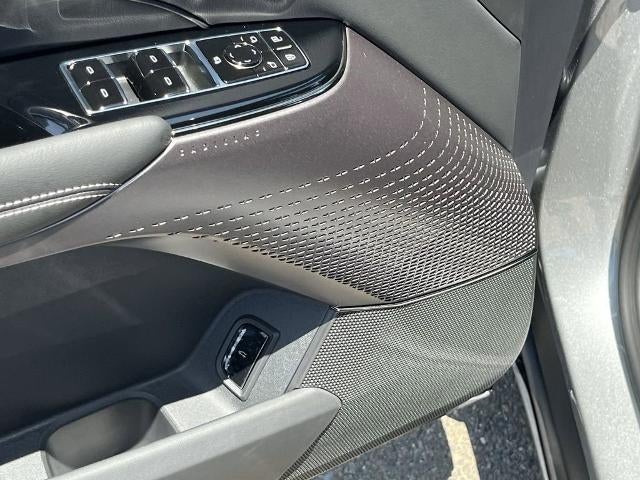 2025 Cadillac LYRIQ Luxury 1