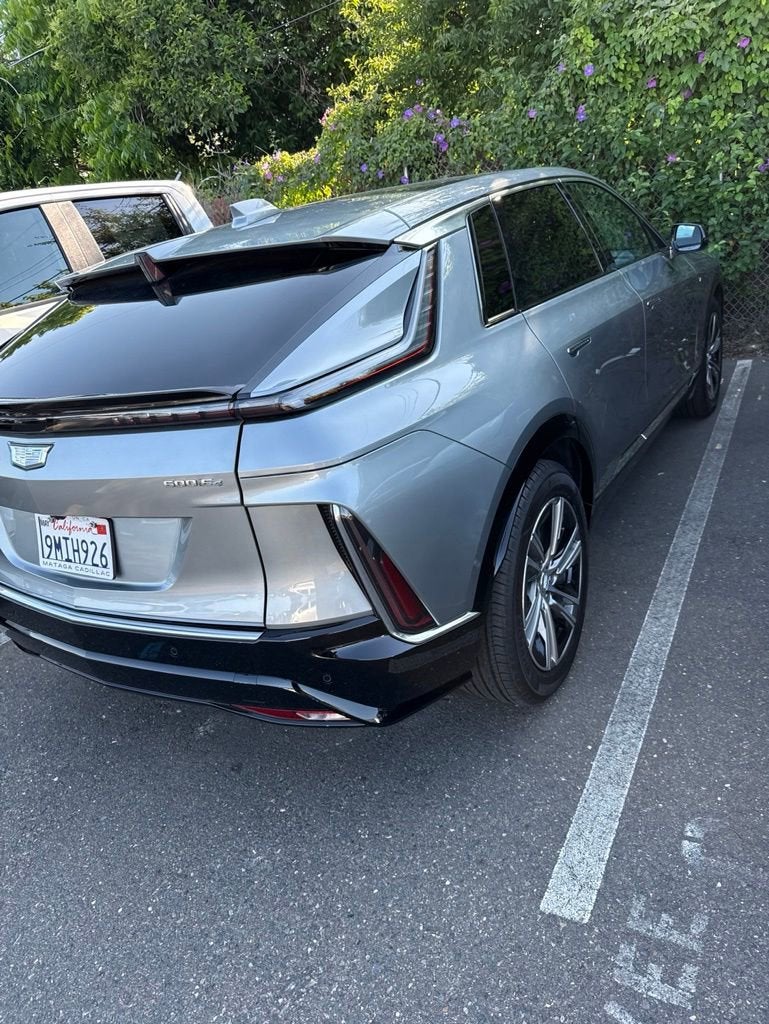2024 Cadillac LYRIQ Luxury 1