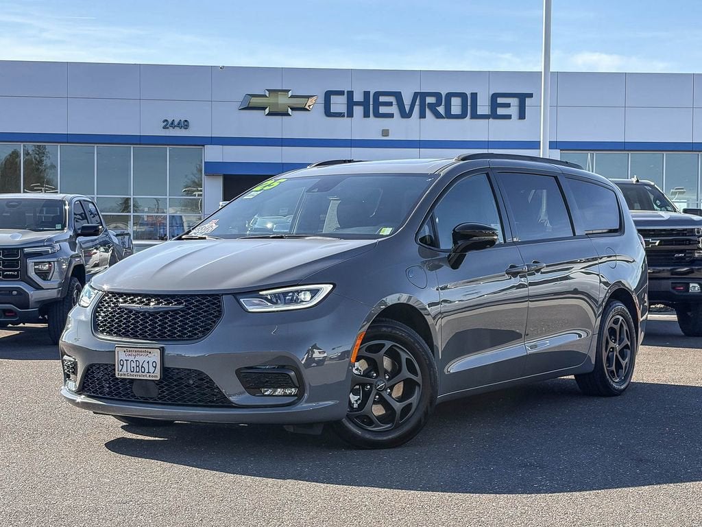 2025 Chrysler Pacifica Hybrid Premium S Appearance Pkg