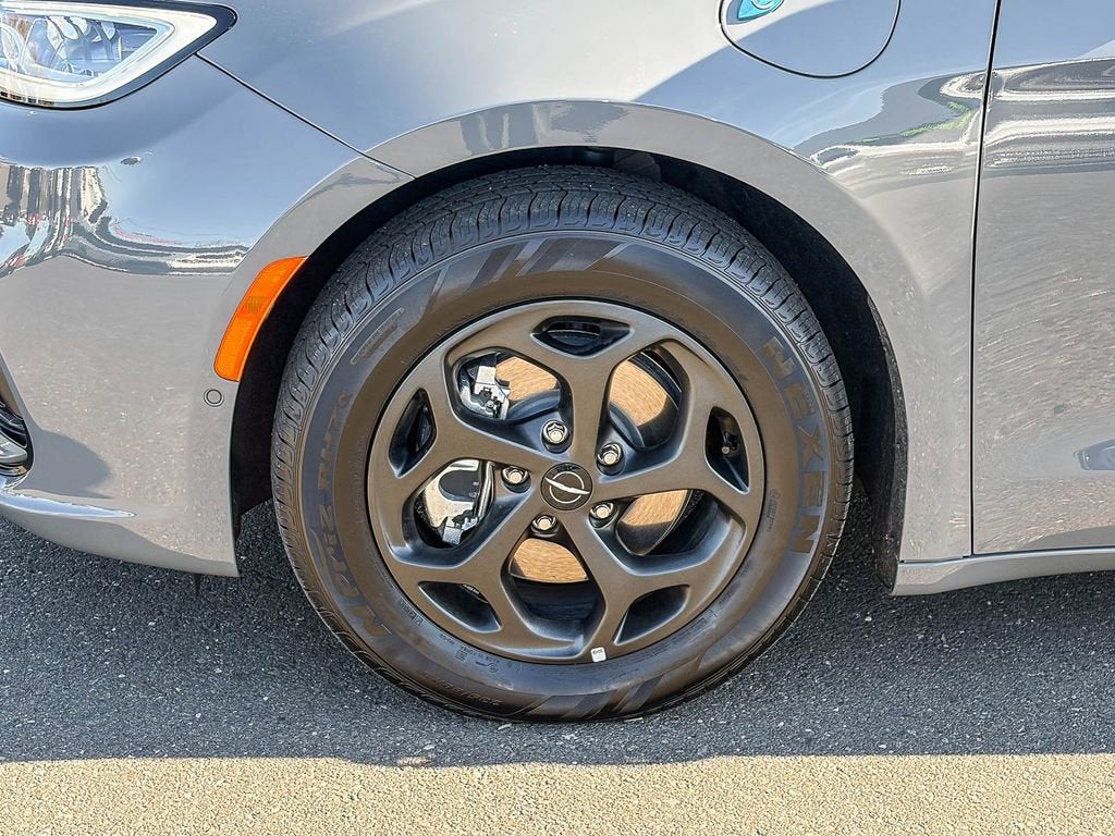 2025 Chrysler Pacifica Hybrid Premium S Appearance Pkg