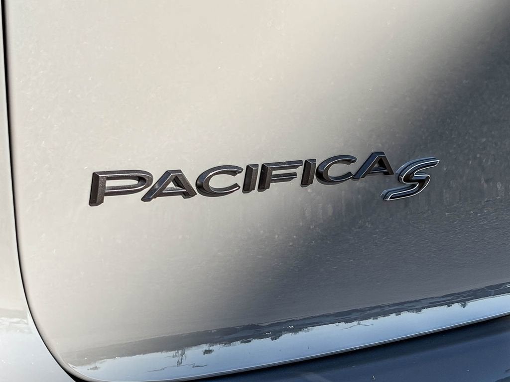 2025 Chrysler Pacifica Hybrid Premium S Appearance Pkg