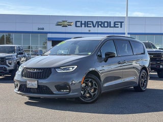 2025 Chrysler Pacifica Hybrid Premium S Appearance Pkg