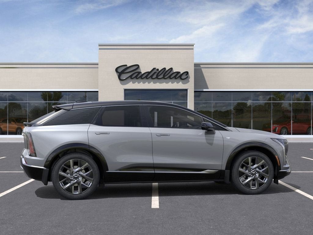 2025 Cadillac OPTIQ Luxury 2