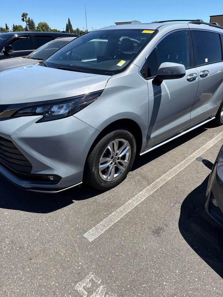 2023 Toyota Sienna Woodland Edition
