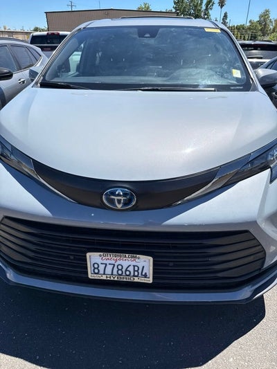 2023 Toyota Sienna Woodland Edition