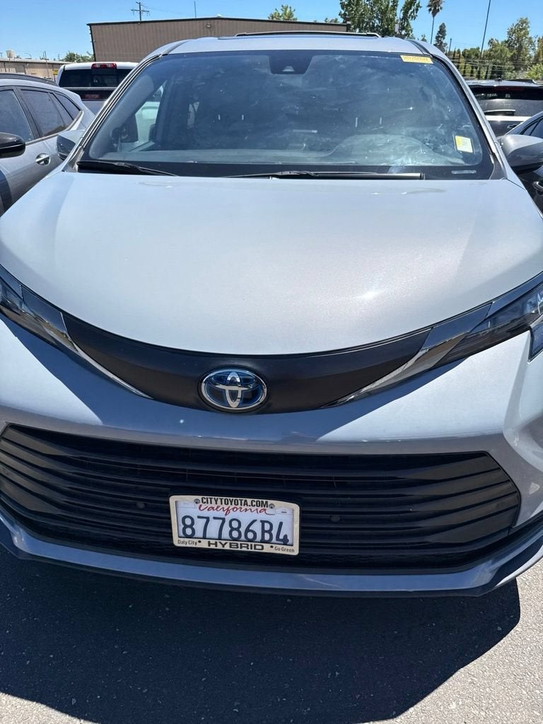 2023 Toyota Sienna Woodland Edition