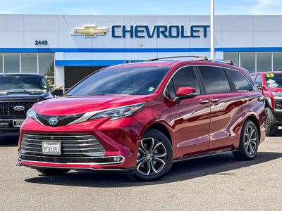 2025 Toyota Sienna Platinum