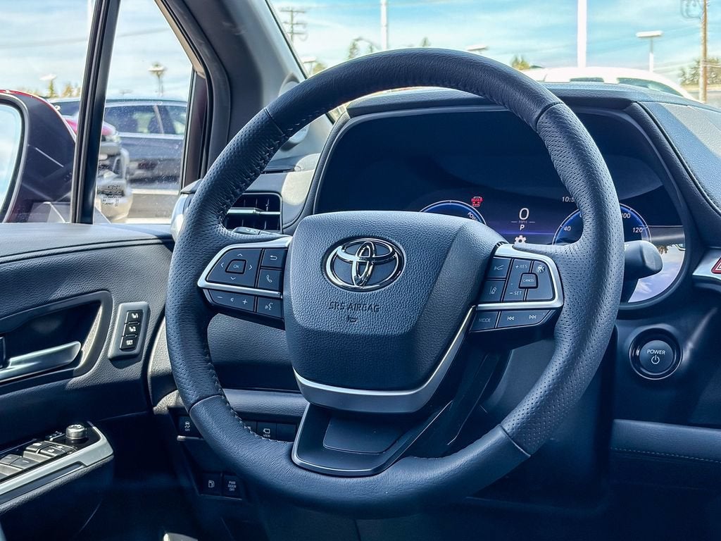 2025 Toyota Sienna Platinum