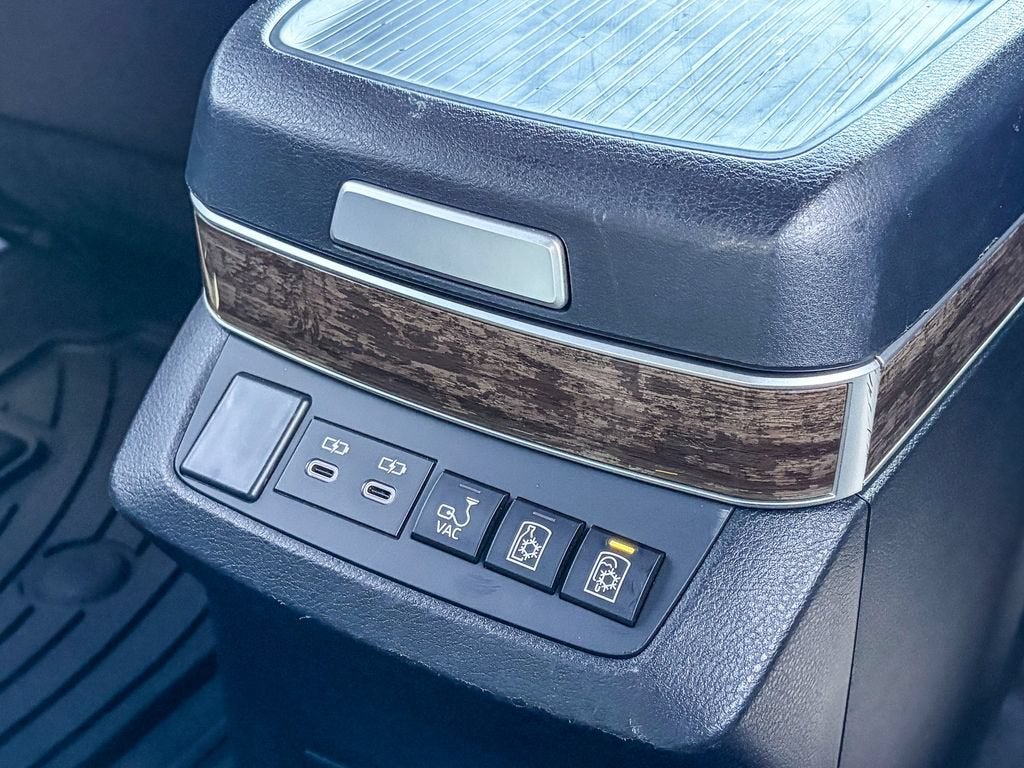2025 Toyota Sienna Platinum
