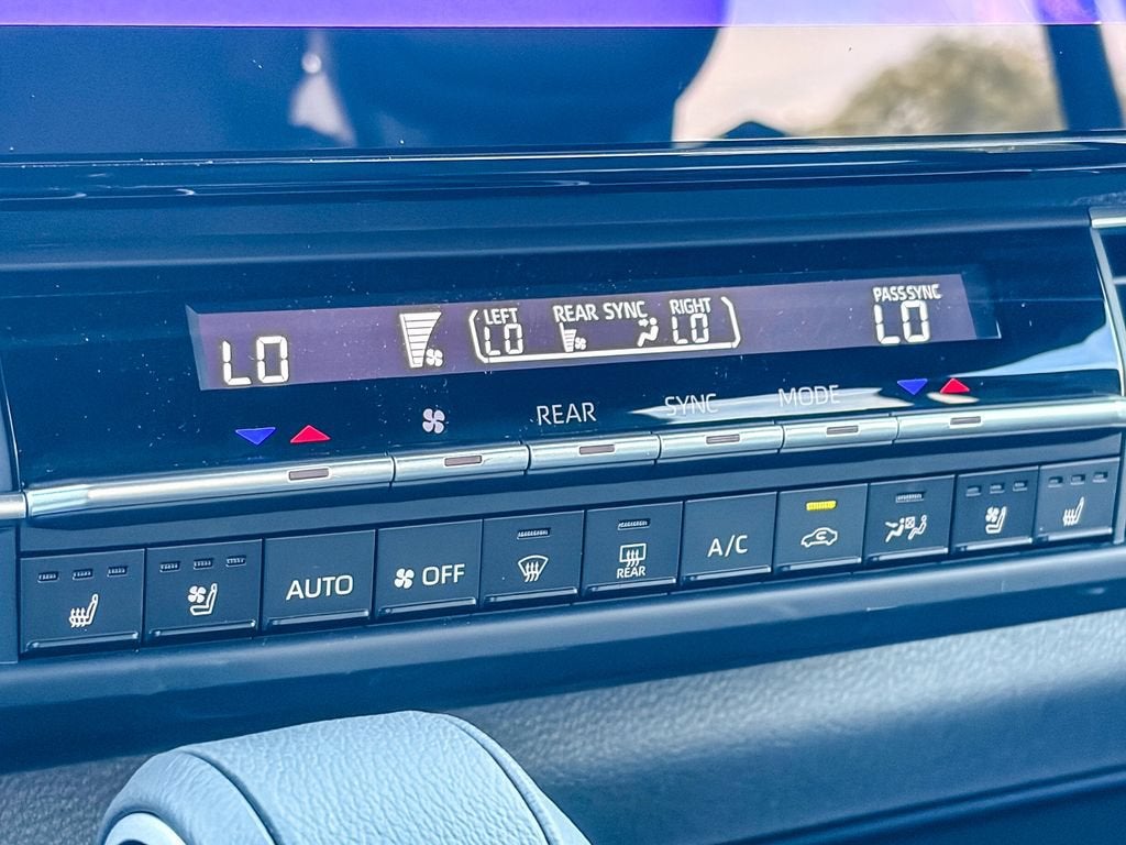 2025 Toyota Sienna Platinum
