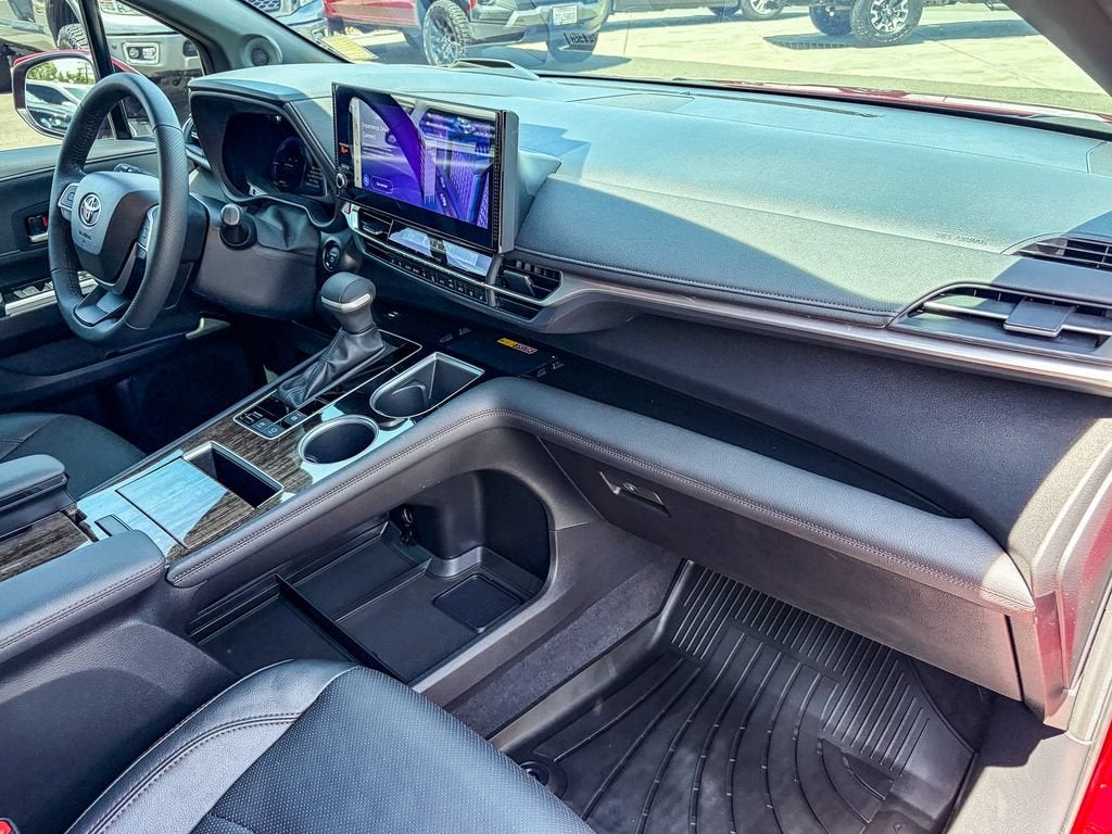 2025 Toyota Sienna Platinum