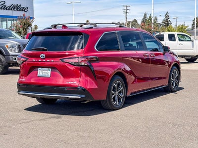 2025 Toyota Sienna Platinum