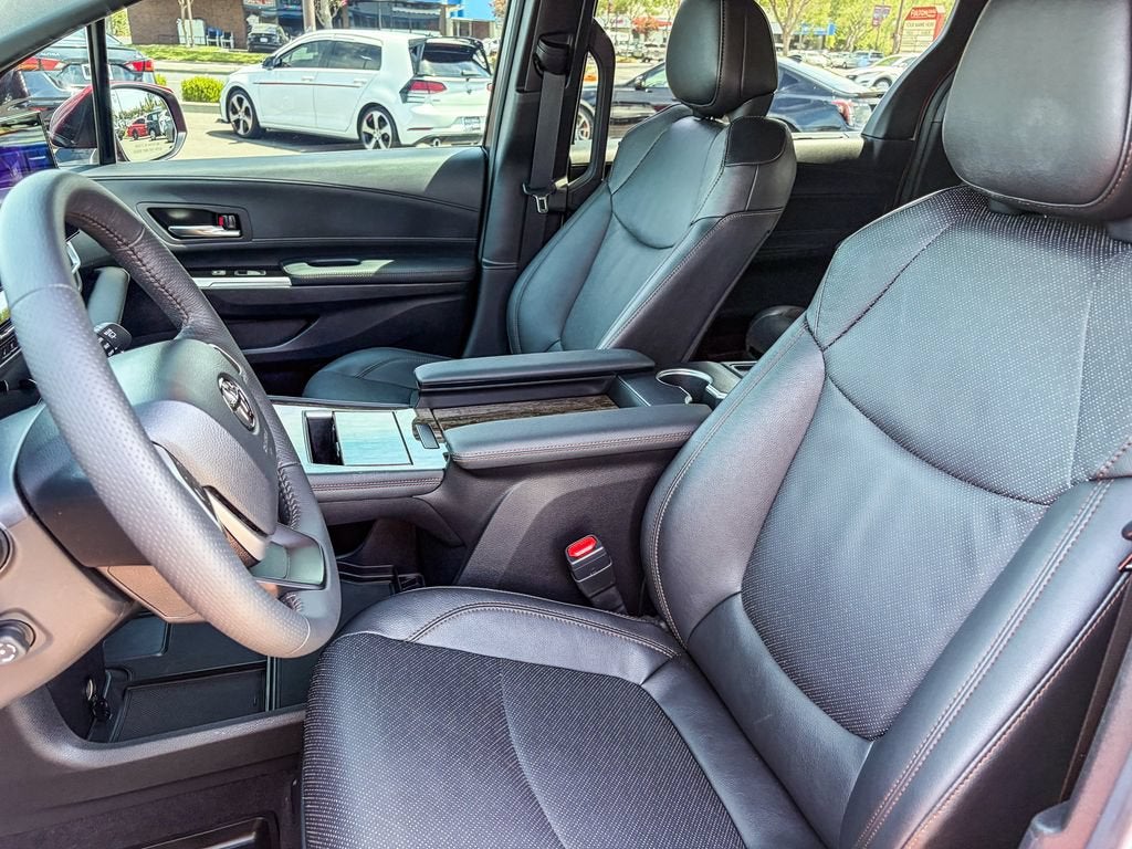 2025 Toyota Sienna Platinum