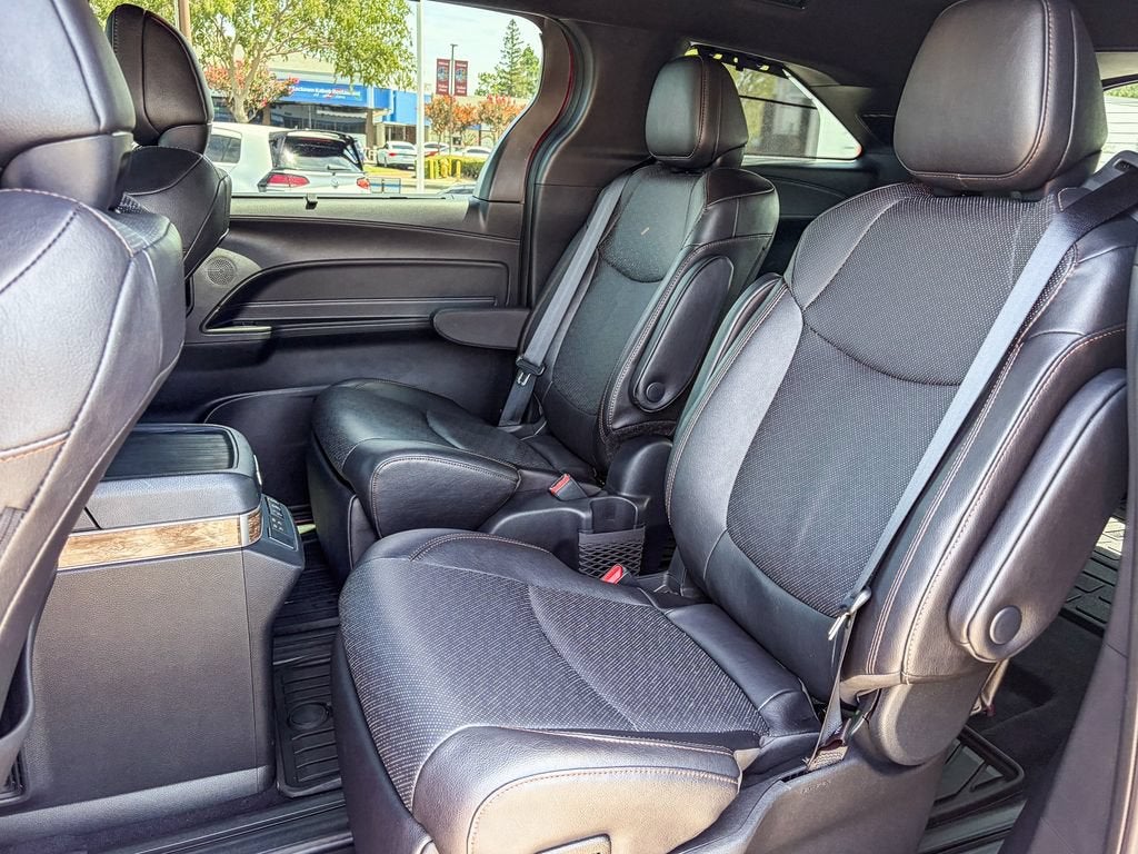 2025 Toyota Sienna Platinum