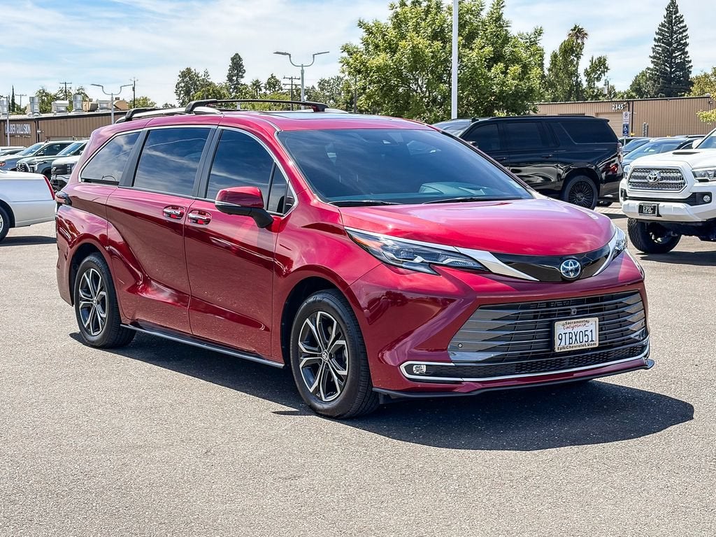 2025 Toyota Sienna Platinum