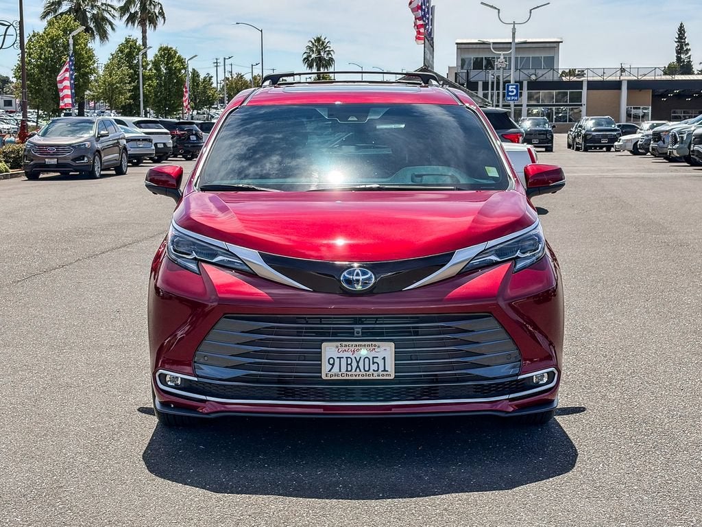 2025 Toyota Sienna Platinum