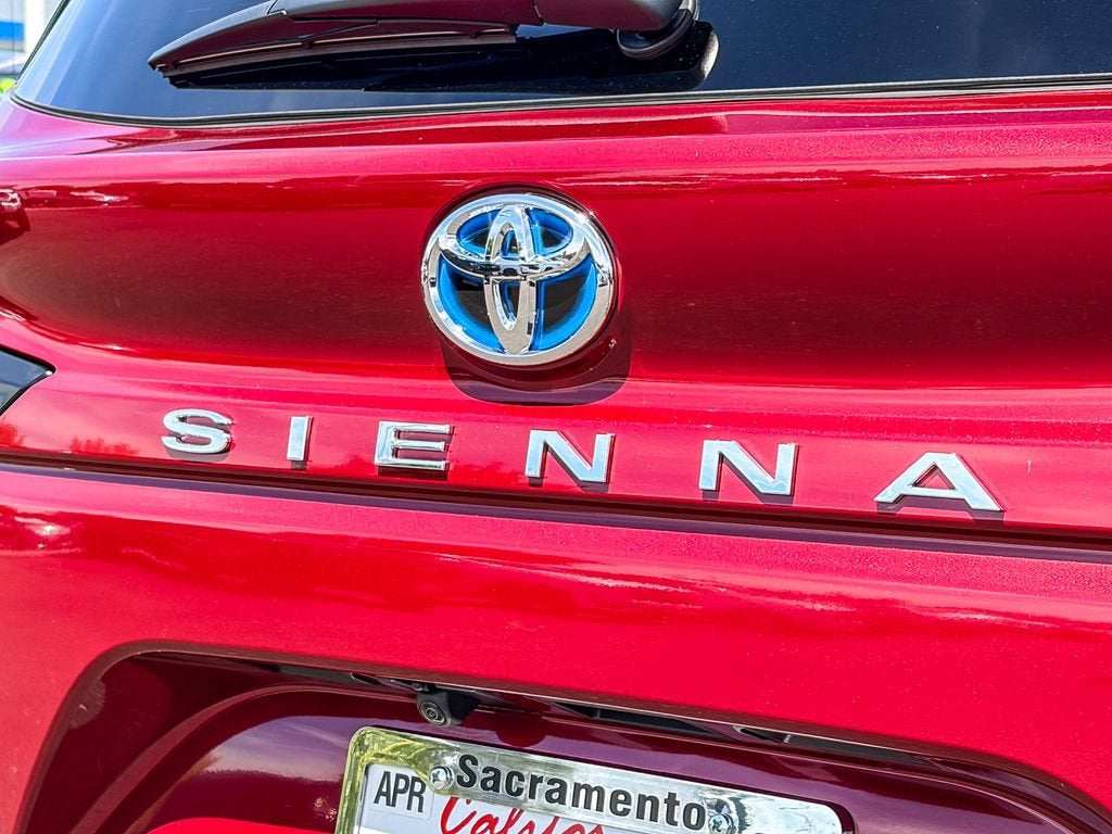 2025 Toyota Sienna Platinum