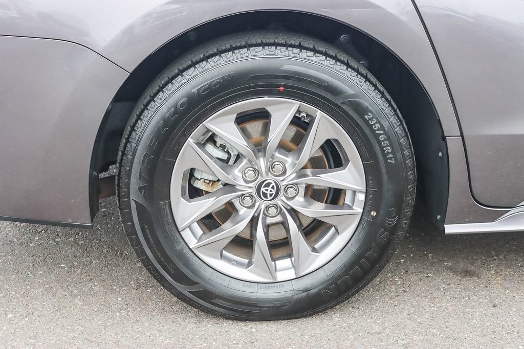 2023 Toyota Sienna LE