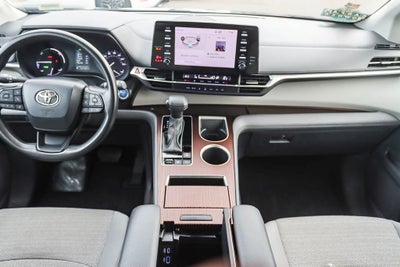 2023 Toyota Sienna LE