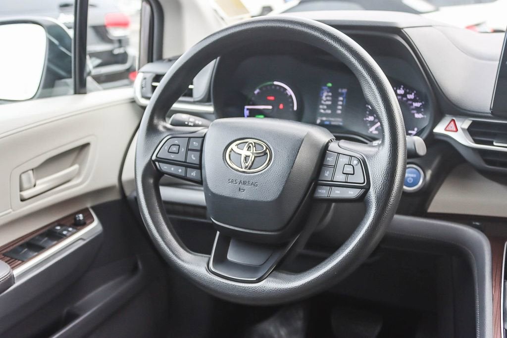 2023 Toyota Sienna LE
