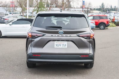 2023 Toyota Sienna LE