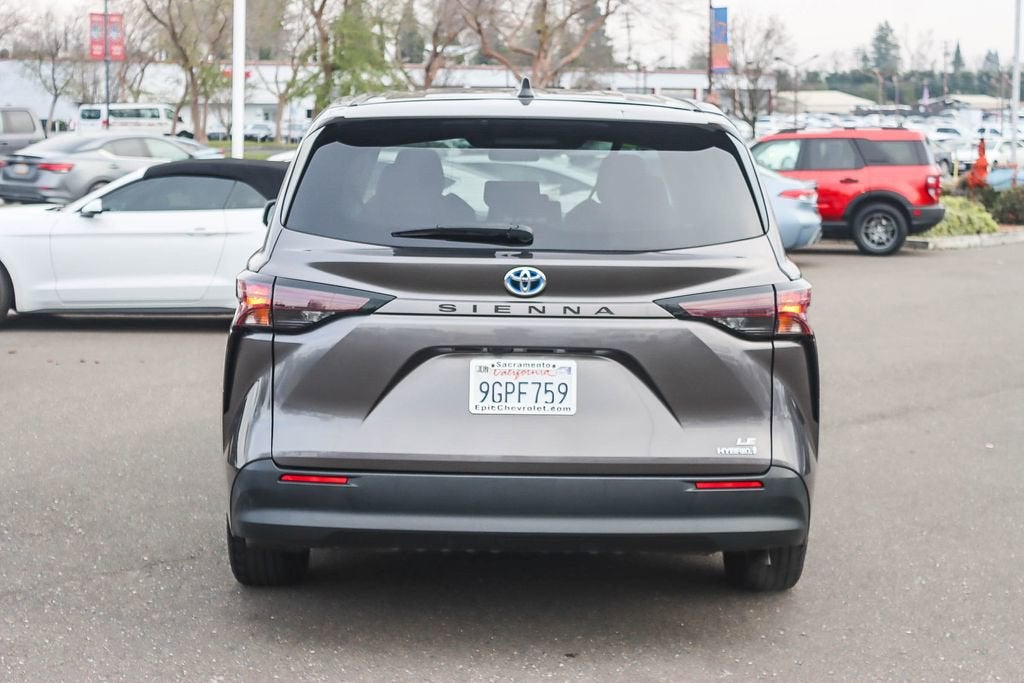 2023 Toyota Sienna LE